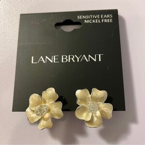 NWT Lane Bryant Golden Cream Flower Cluster Stud Earrings
